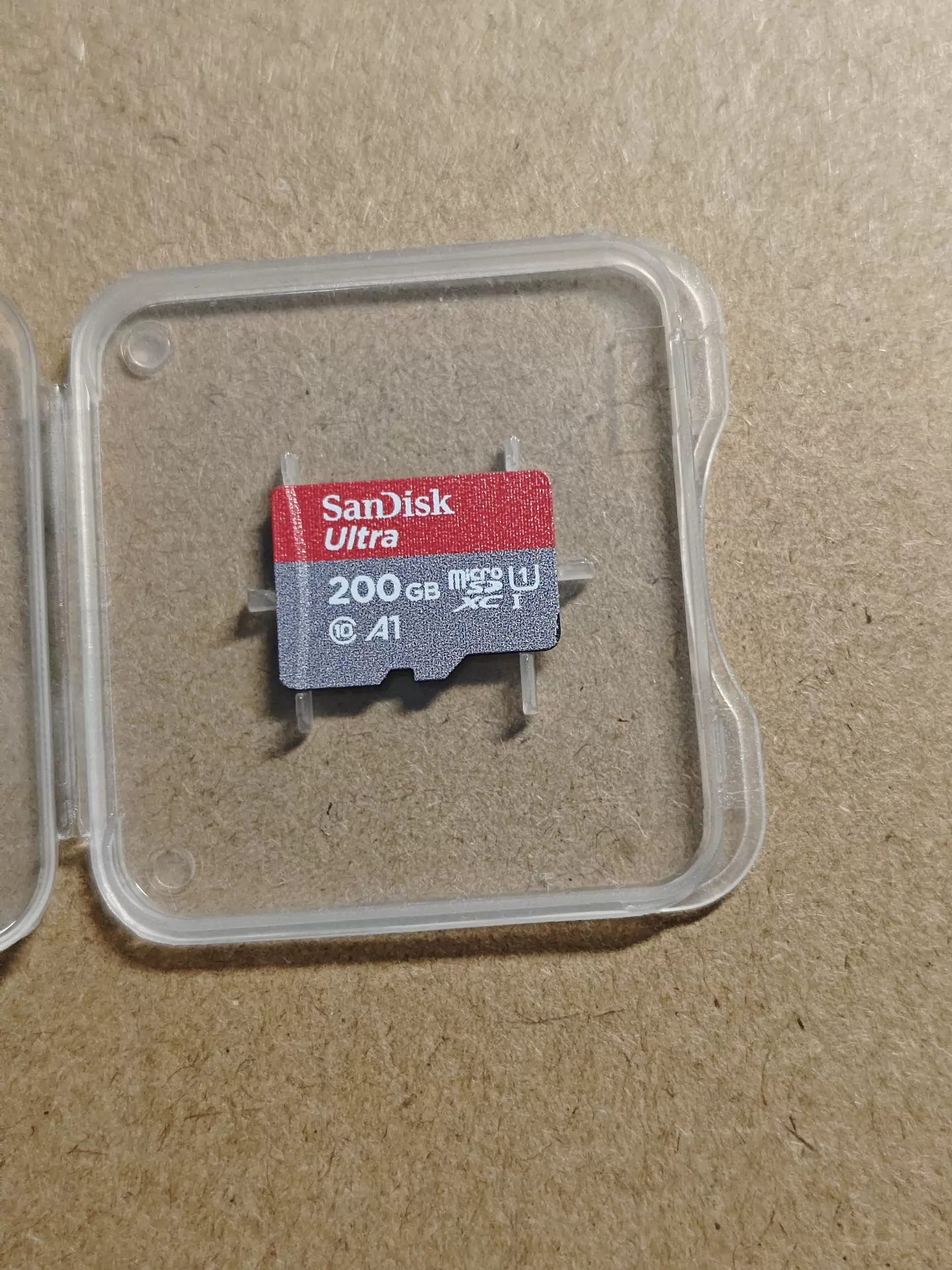 ELE-RS-0000-0007-01 Like New: SanDisk Ultra 200GB MicroSD Card (U1) - Bare Card - Image 1